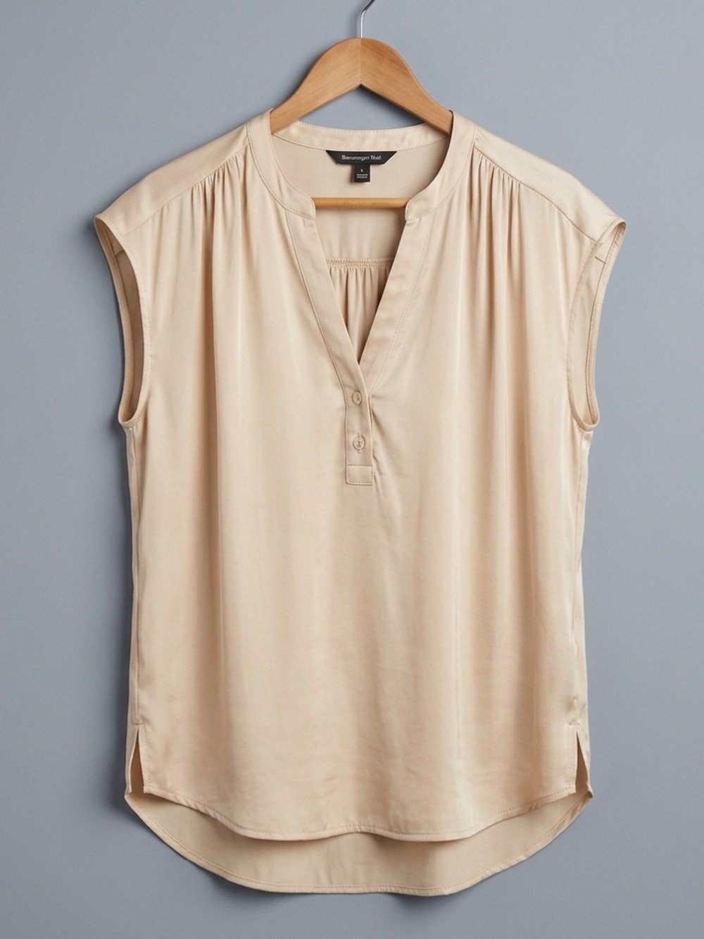 Banana Republic Silky Cap Sleeve Blouse - Ivory Henley V-Neck - Size S